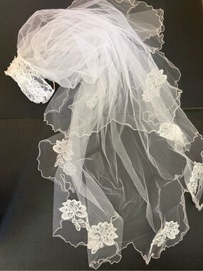 White Floral Bridal Veil with Crown Wedding Accessory